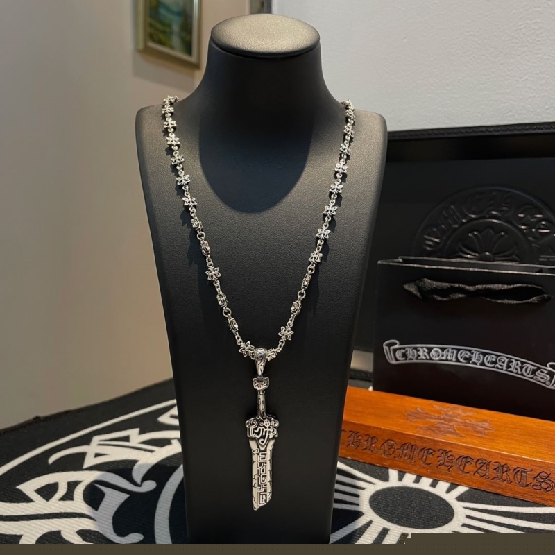 Ch**me He**ts necklaces